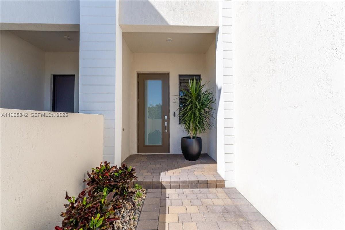 12060 SW 82nd Pl Miami, FL 33156