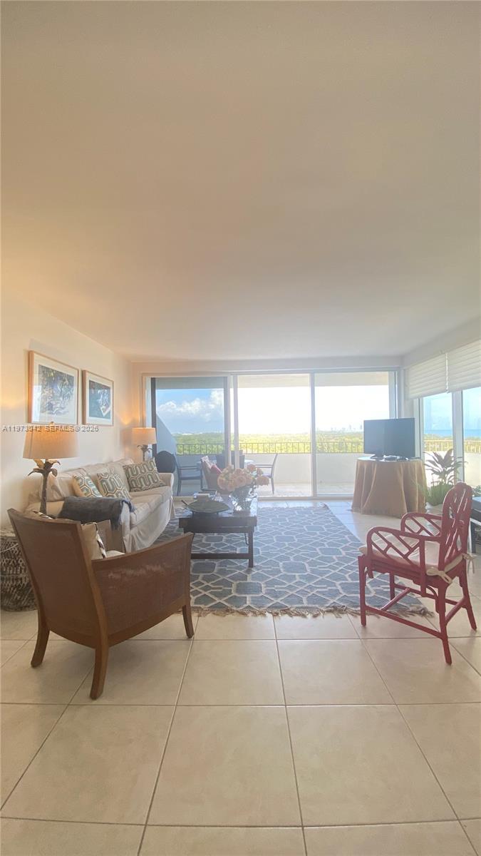 image Commodore Club East11