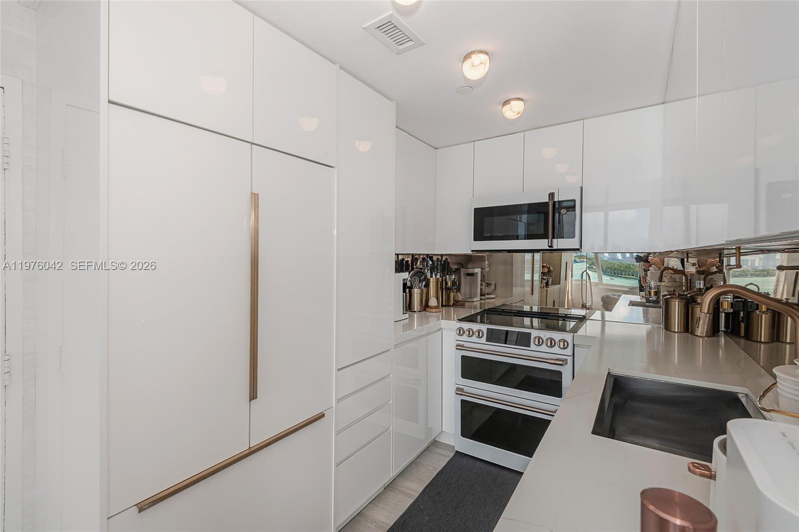 1000 West Ave #825 Miami Beach, FL 33139