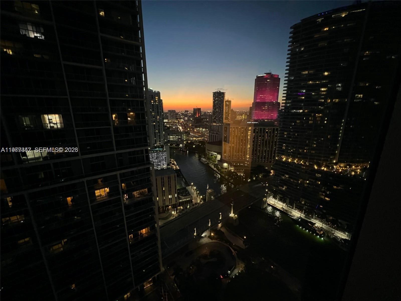 image Icon Brickell I9