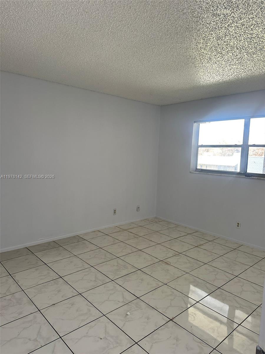 8000 Fairview Dr #306 Tamarac, FL 33321