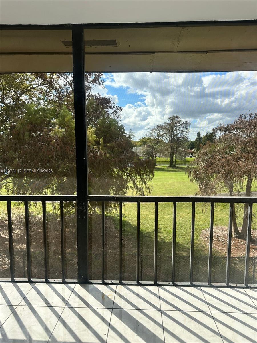 8000 Fairview Dr #306 Tamarac, FL 33321