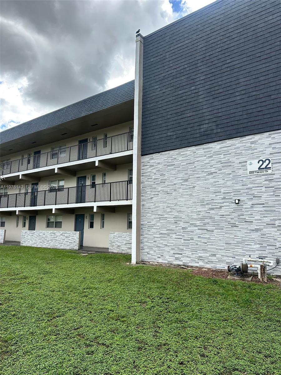 8000 Fairview Dr #306 Tamarac, FL 33321
