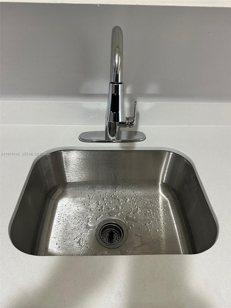 8000 Fairview Dr #306 Tamarac, FL 33321