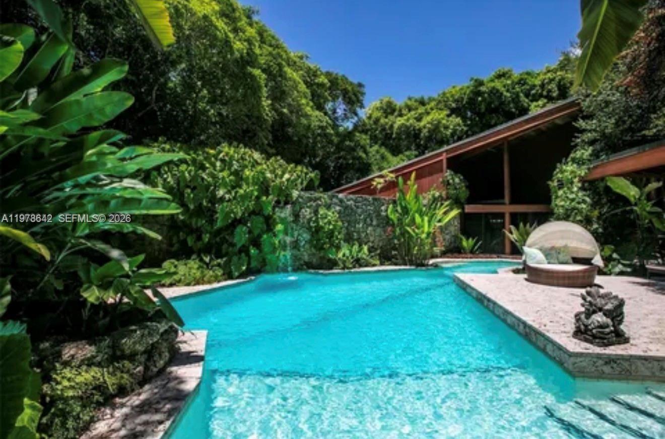 4895 SW 88th St #00 Miami, FL 33156