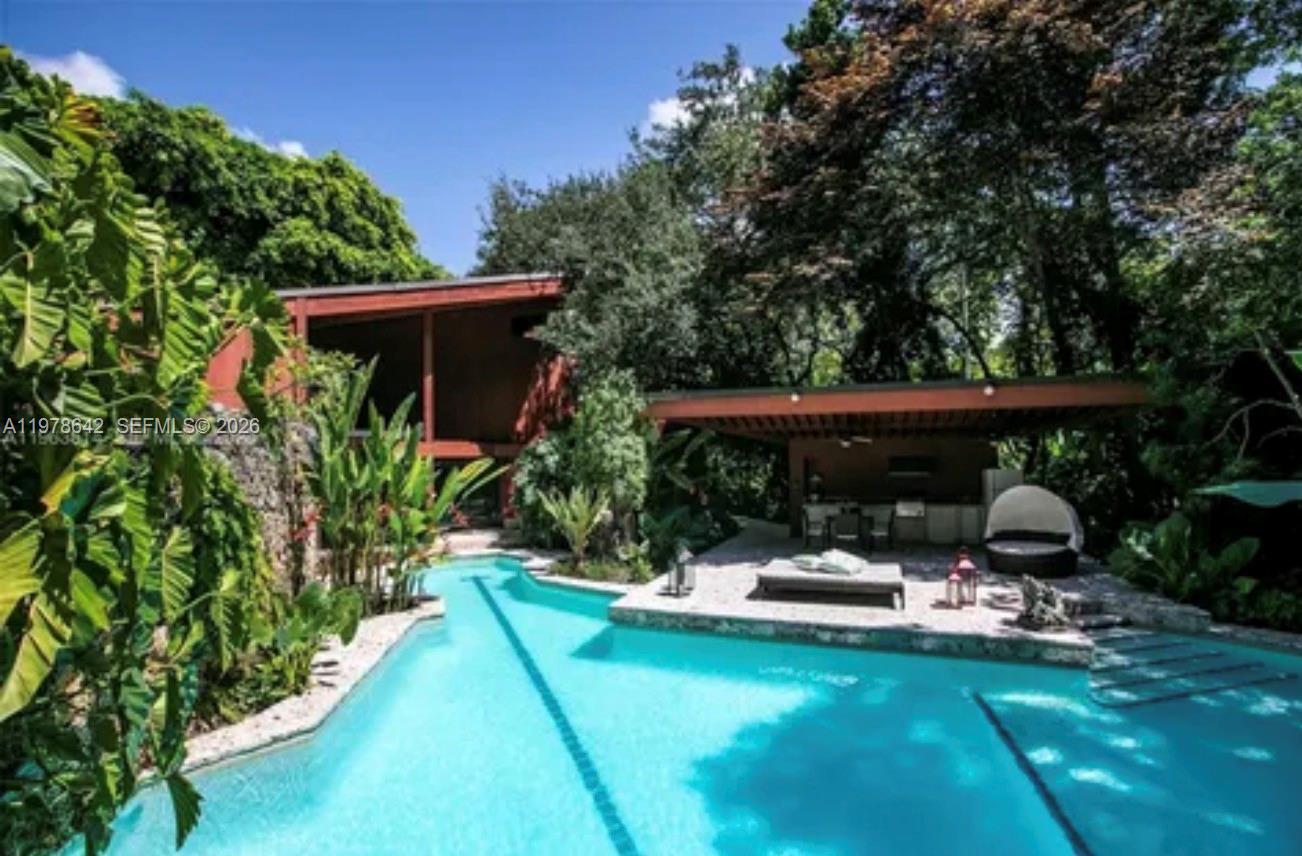 4895 SW 88th St #00 Miami, FL 33156