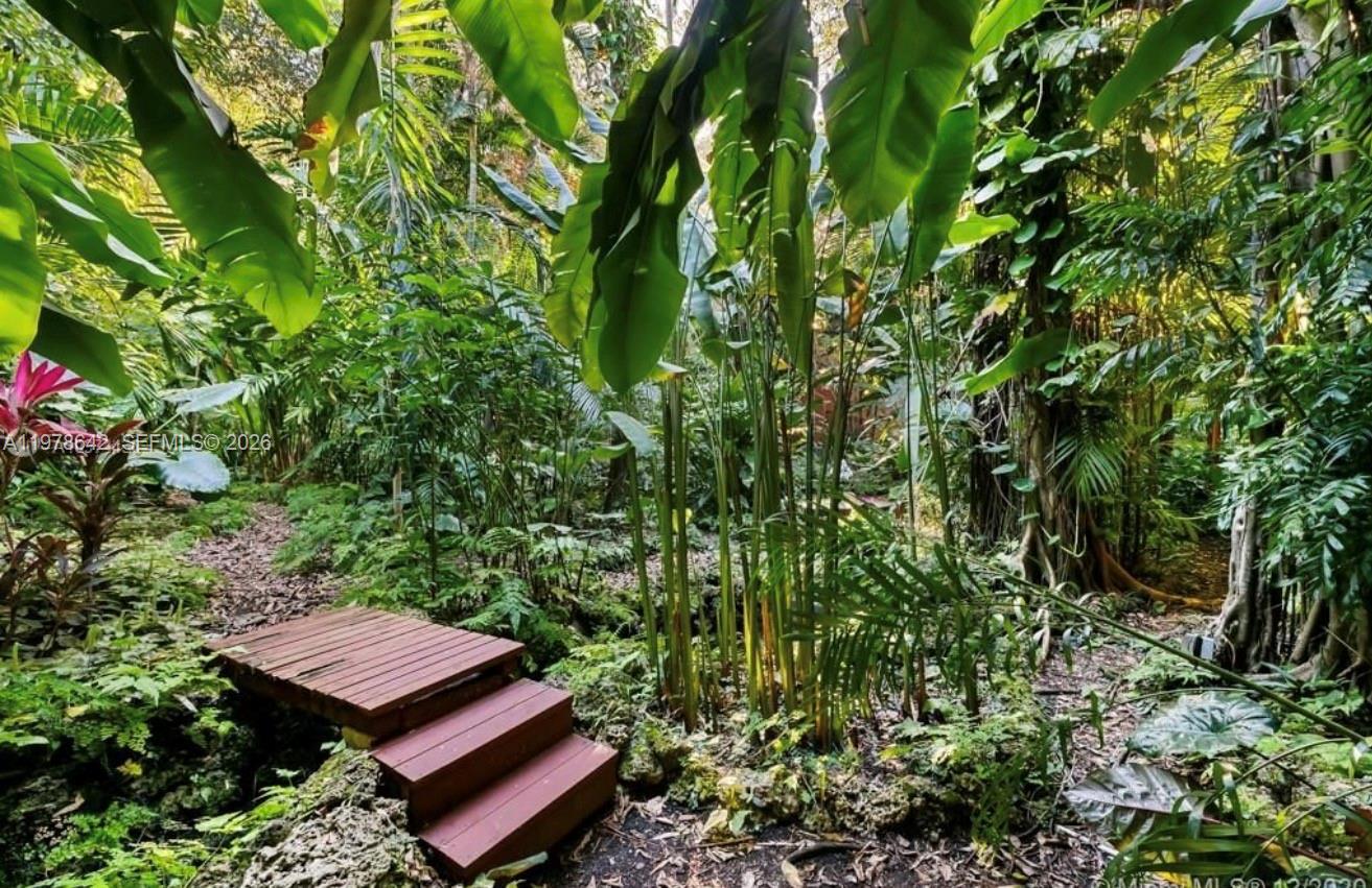 4895 SW 88th St #00 Miami, FL 33156