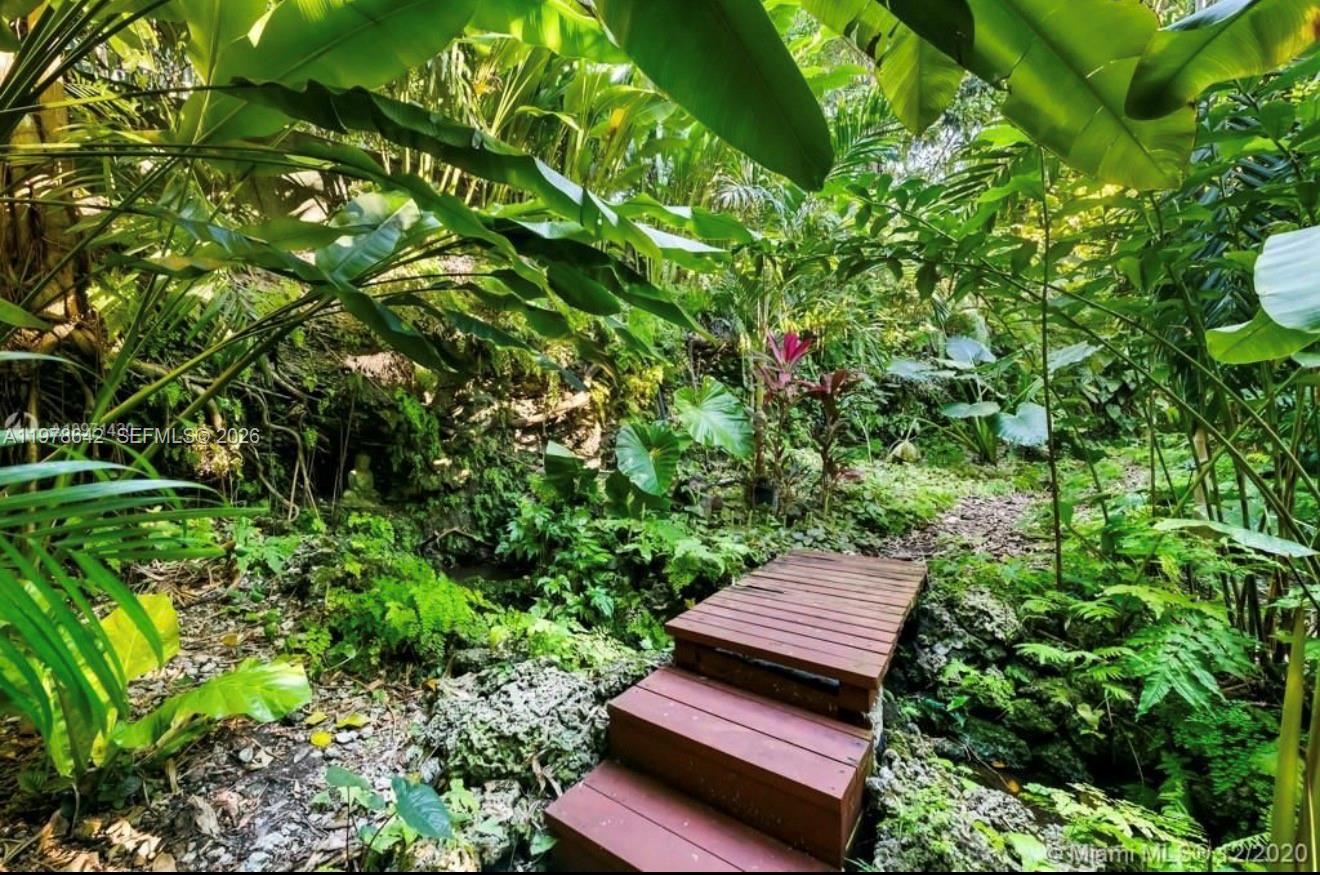 4895 SW 88th St #00 Miami, FL 33156