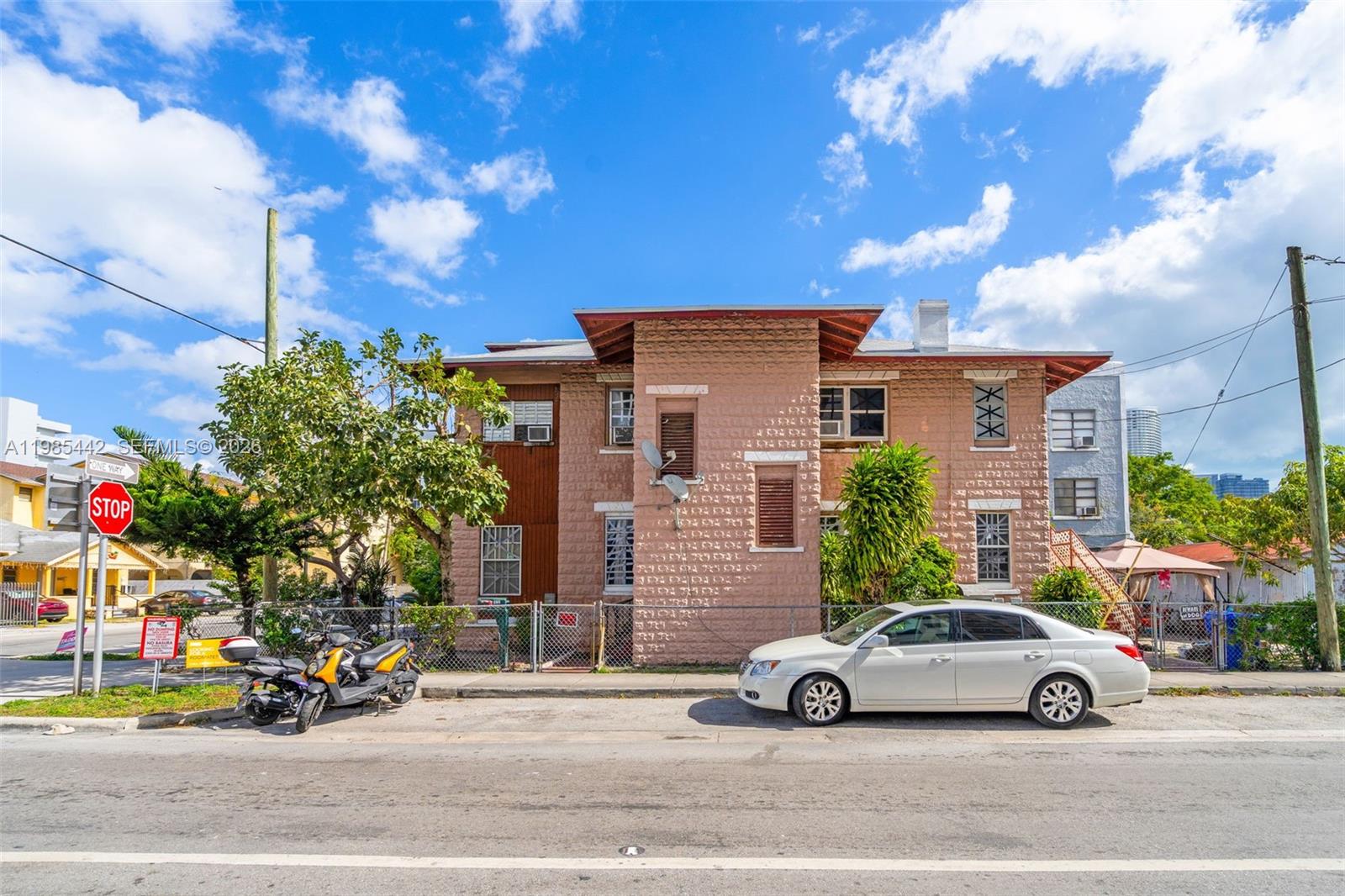 676 SW 1st St Miami, FL 33130