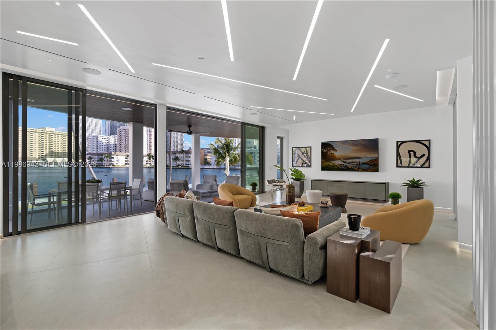 501 Palm Dr Hallandale Beach, FL 33009