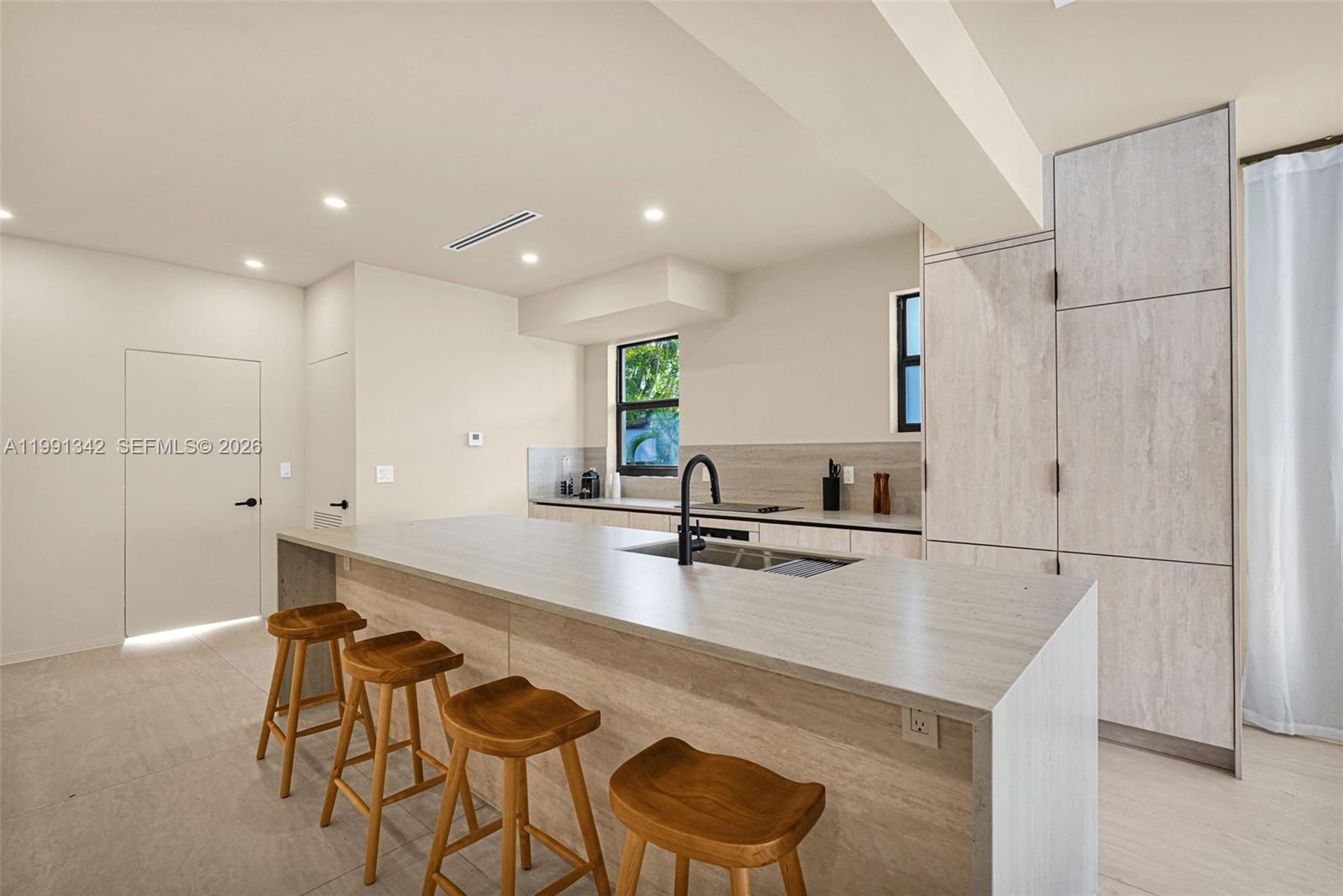 4721 NW 6th Ave Miami, FL 33127