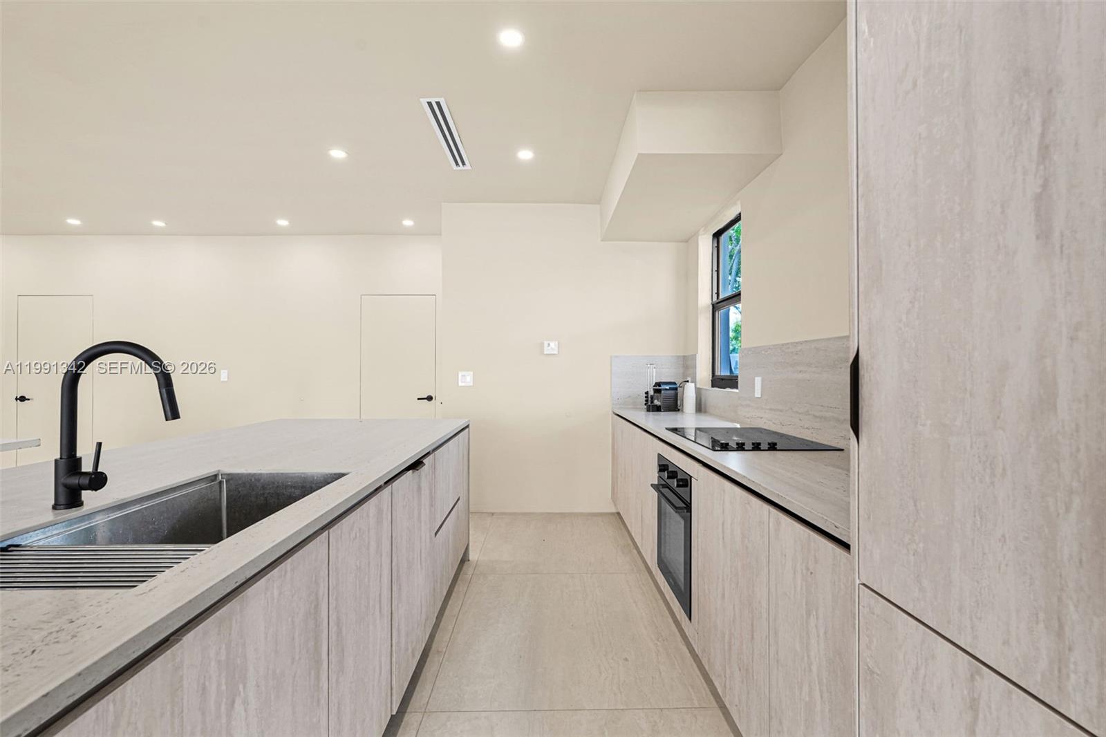 4721 NW 6th Ave Miami, FL 33127