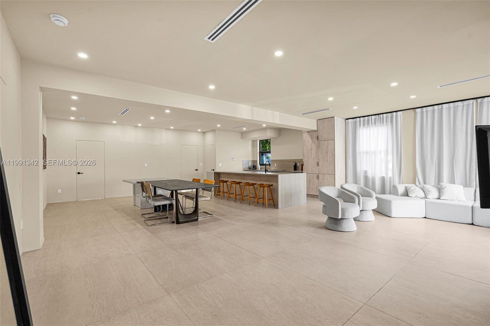 4721 NW 6th Ave Miami, FL 33127