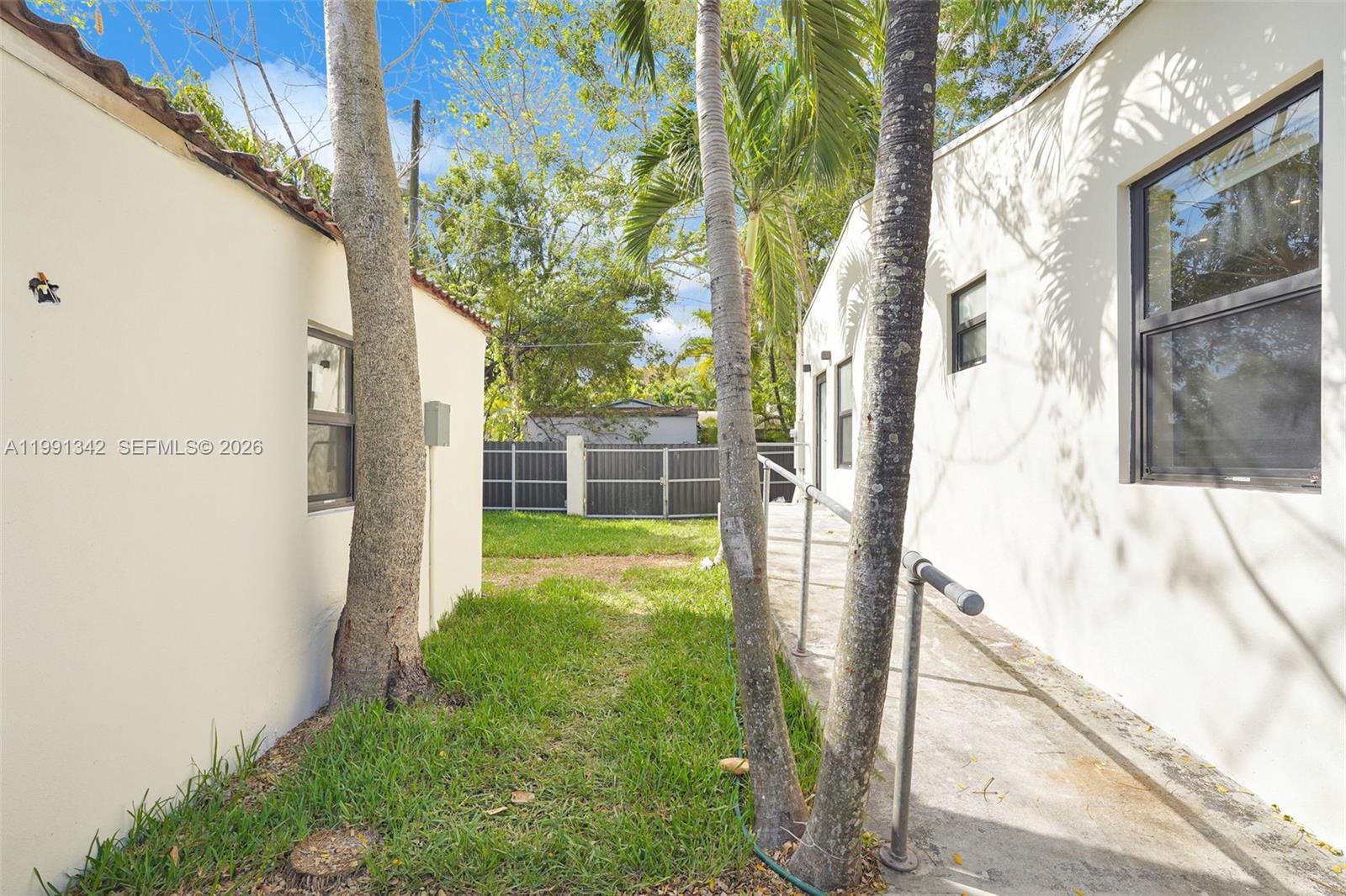 4721 NW 6th Ave Miami, FL 33127