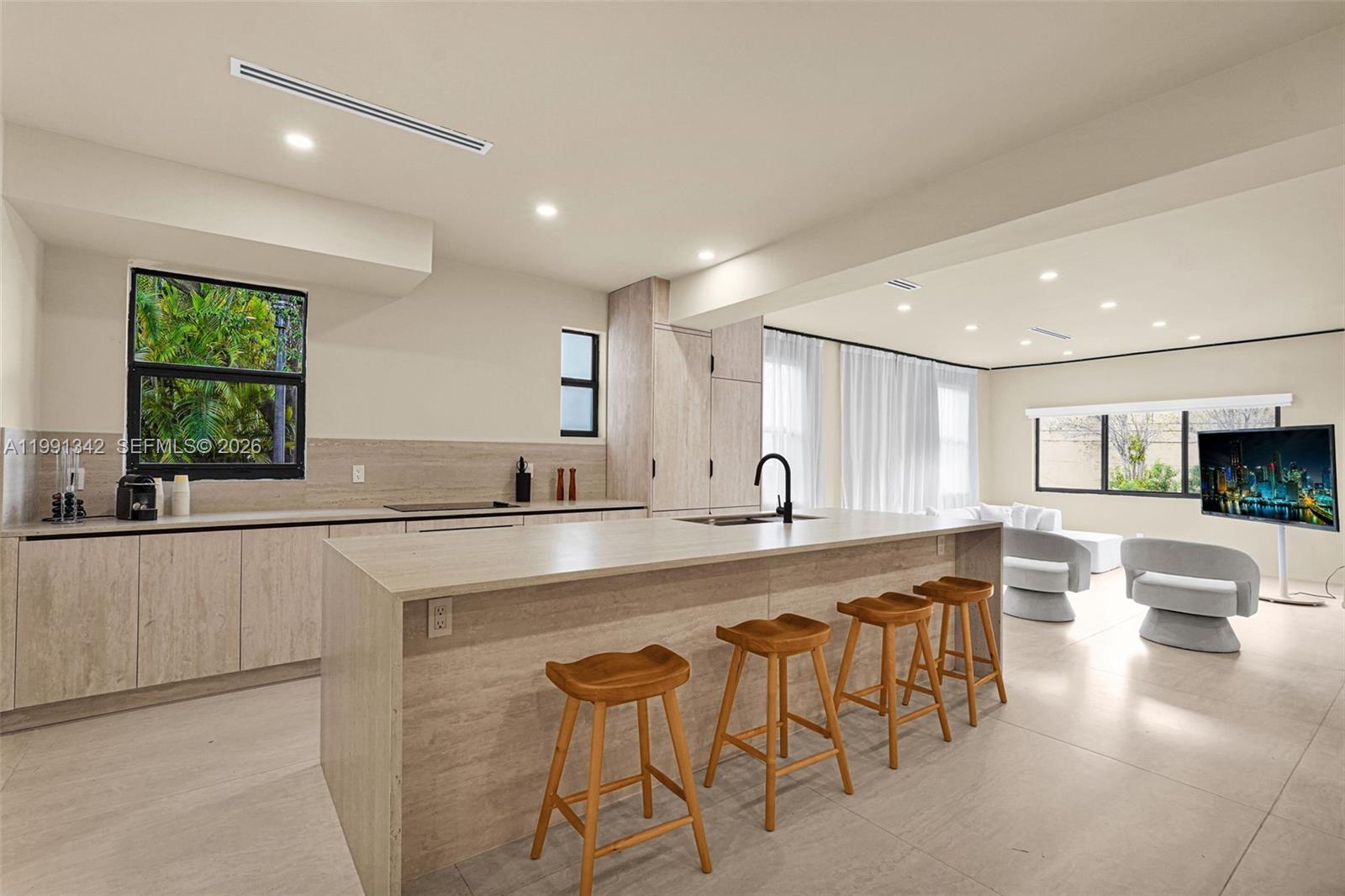 4721 NW 6th Ave Miami, FL 33127