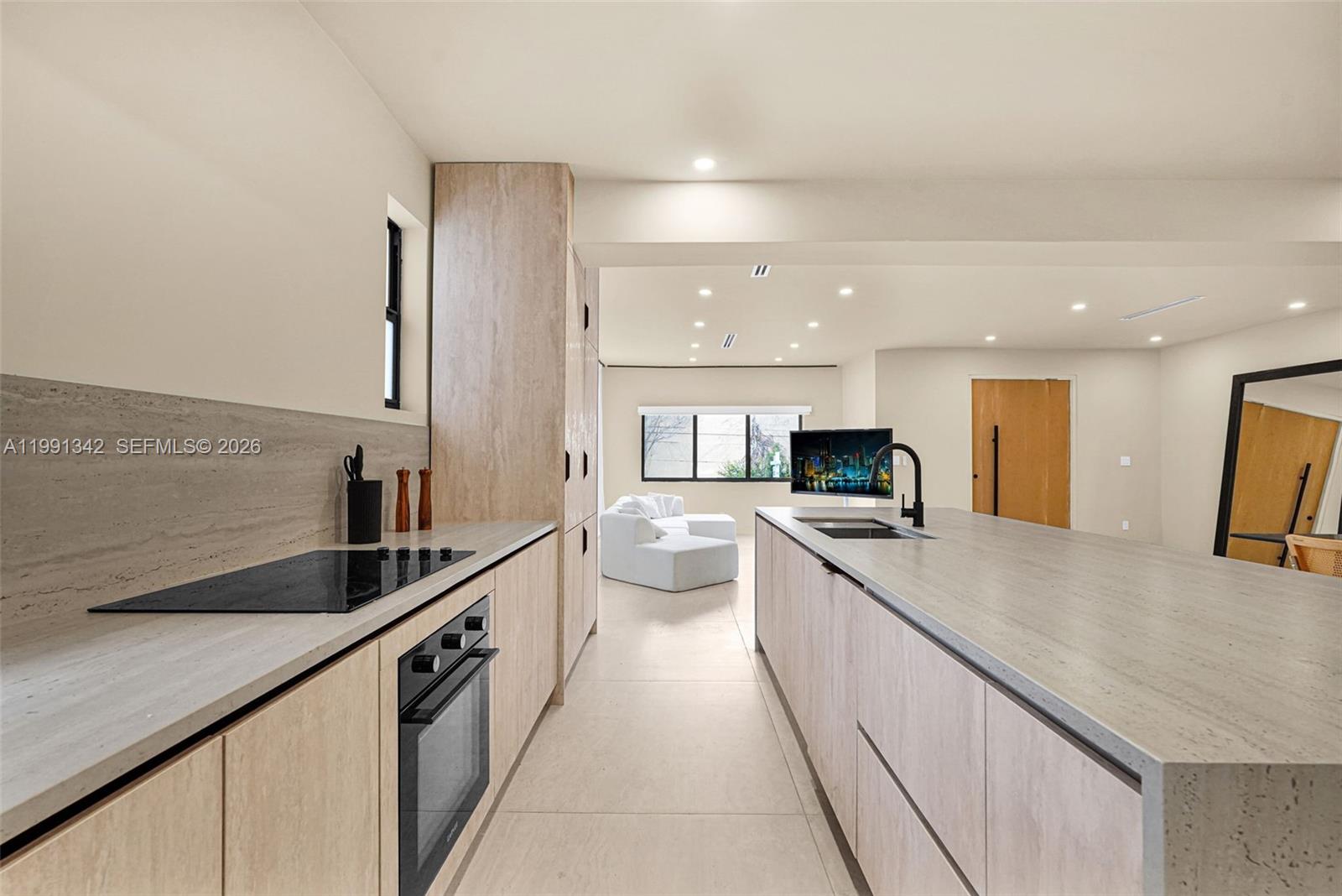 4721 NW 6th Ave Miami, FL 33127