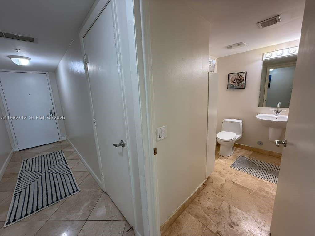 image Brickell on the River South9