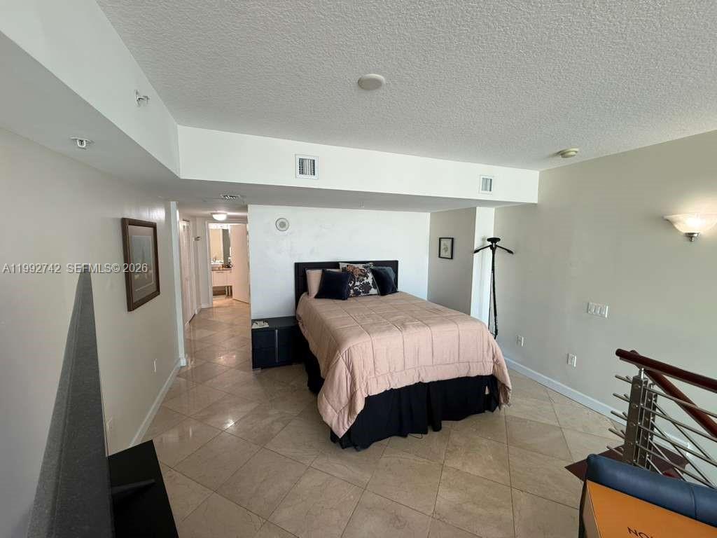 image Brickell on the River South15