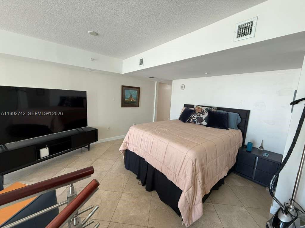 image Brickell on the River South17