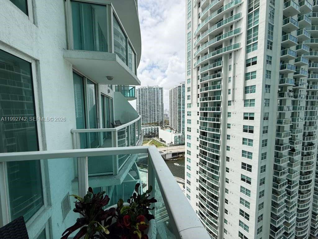 image Brickell on the River South24