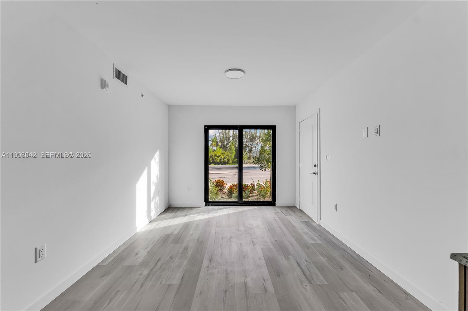 175 Nw 160th St #211 North Miami Beach, FL 33169