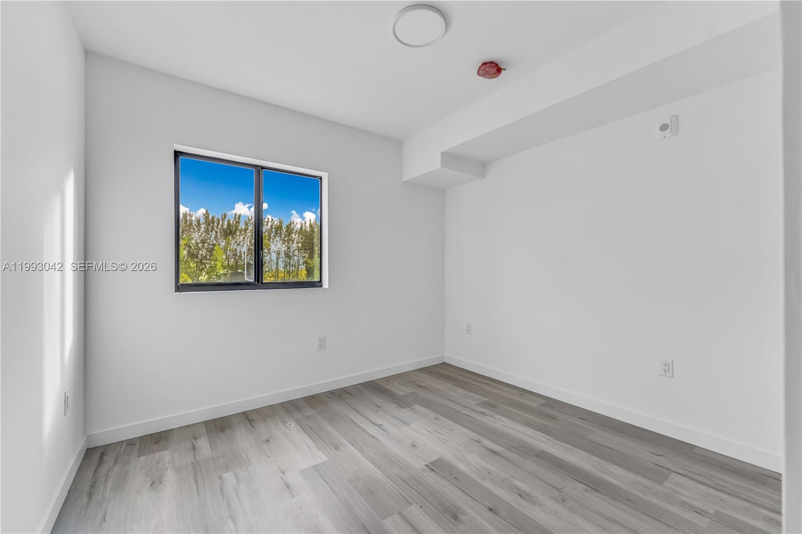 175 Nw 160th St #211 North Miami Beach, FL 33169