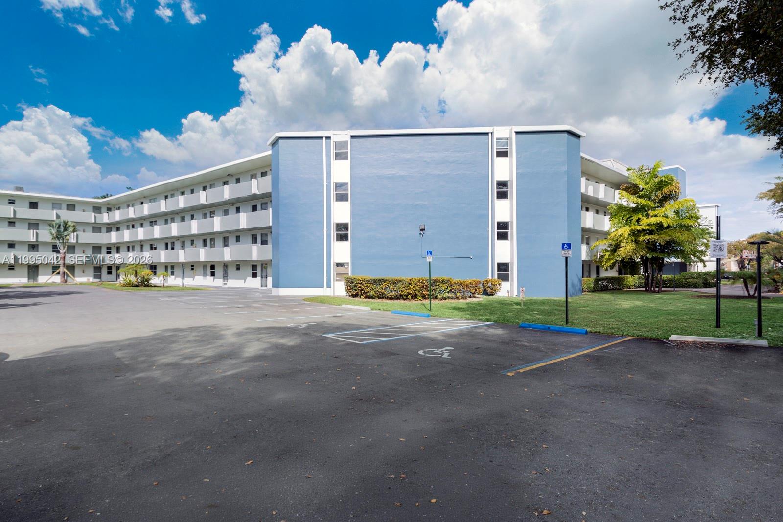 1351 NE 191st St #E 106