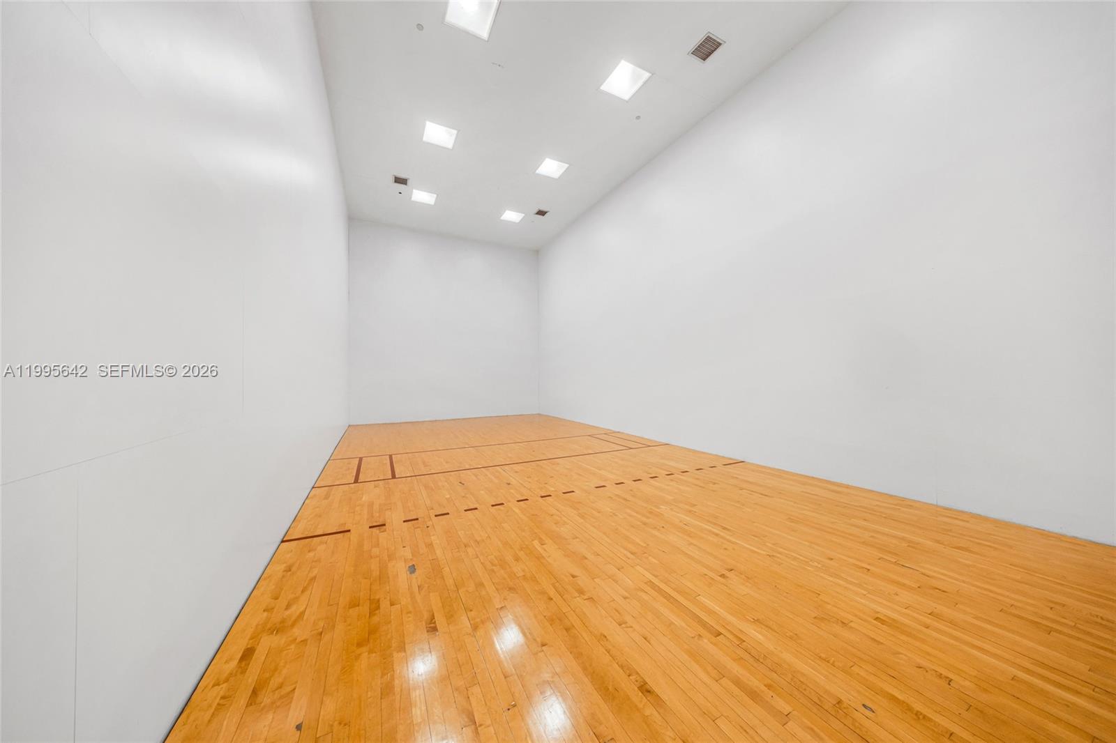 image Courvoisier Courts28