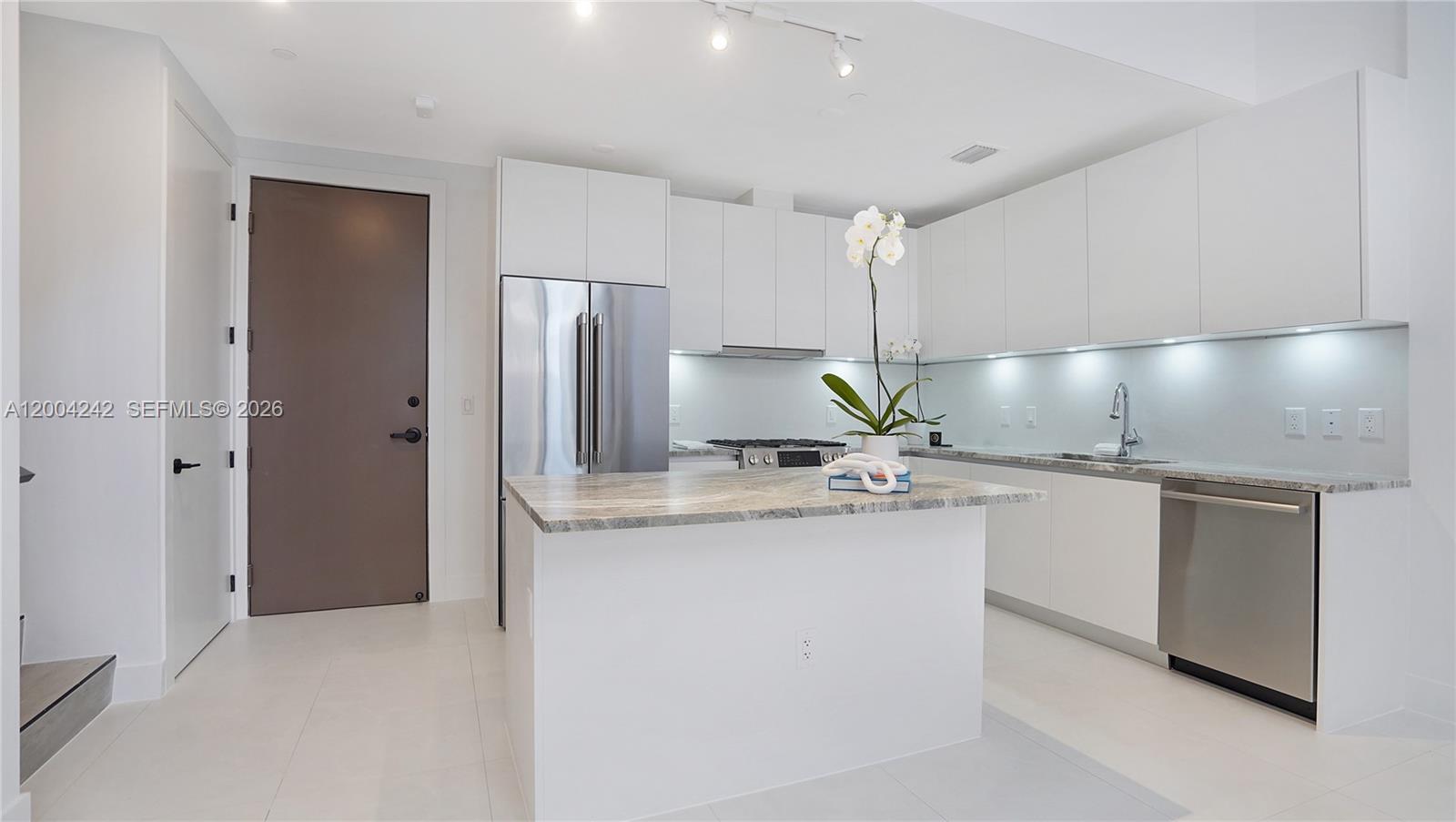 3034 Oak Ave #TH-2 Miami, FL 33133