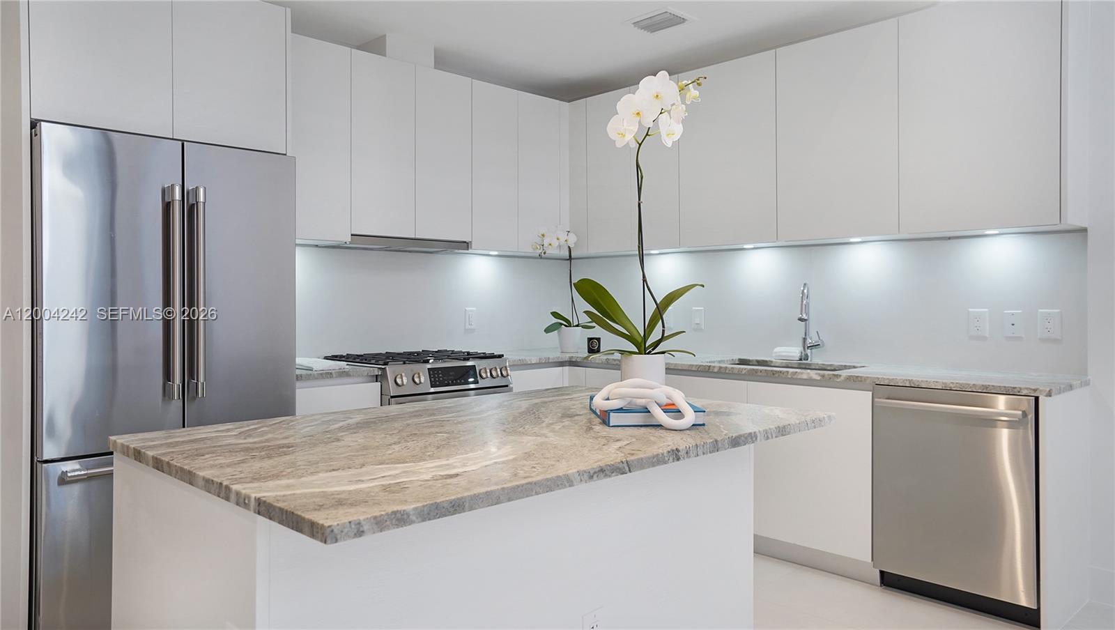 3034 Oak Ave #TH-2 Miami, FL 33133