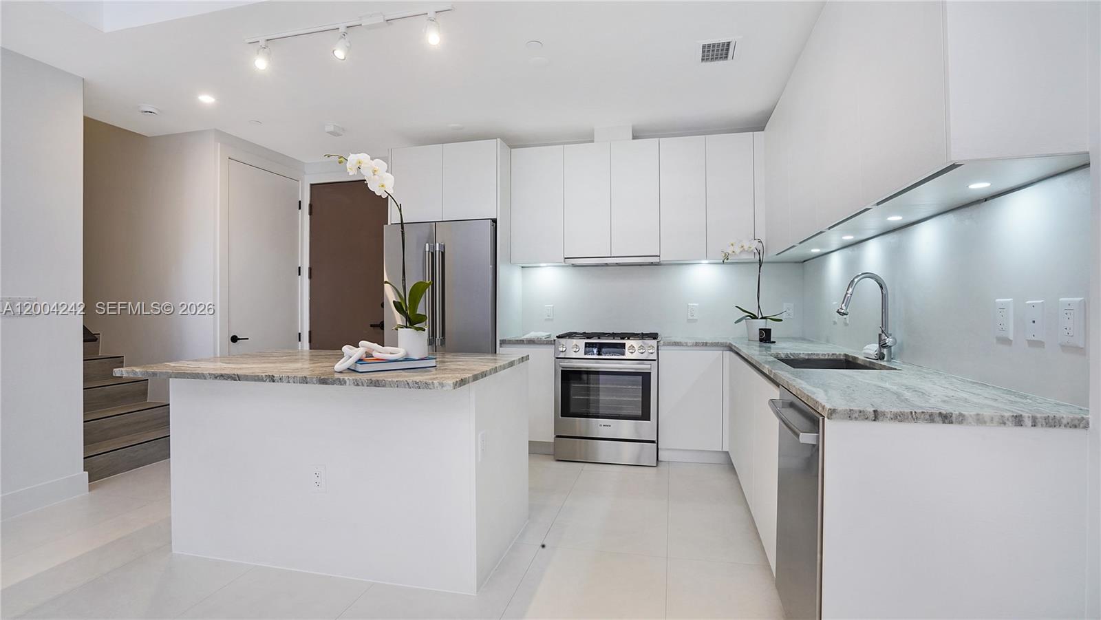 3034 Oak Ave #TH-2 Miami, FL 33133