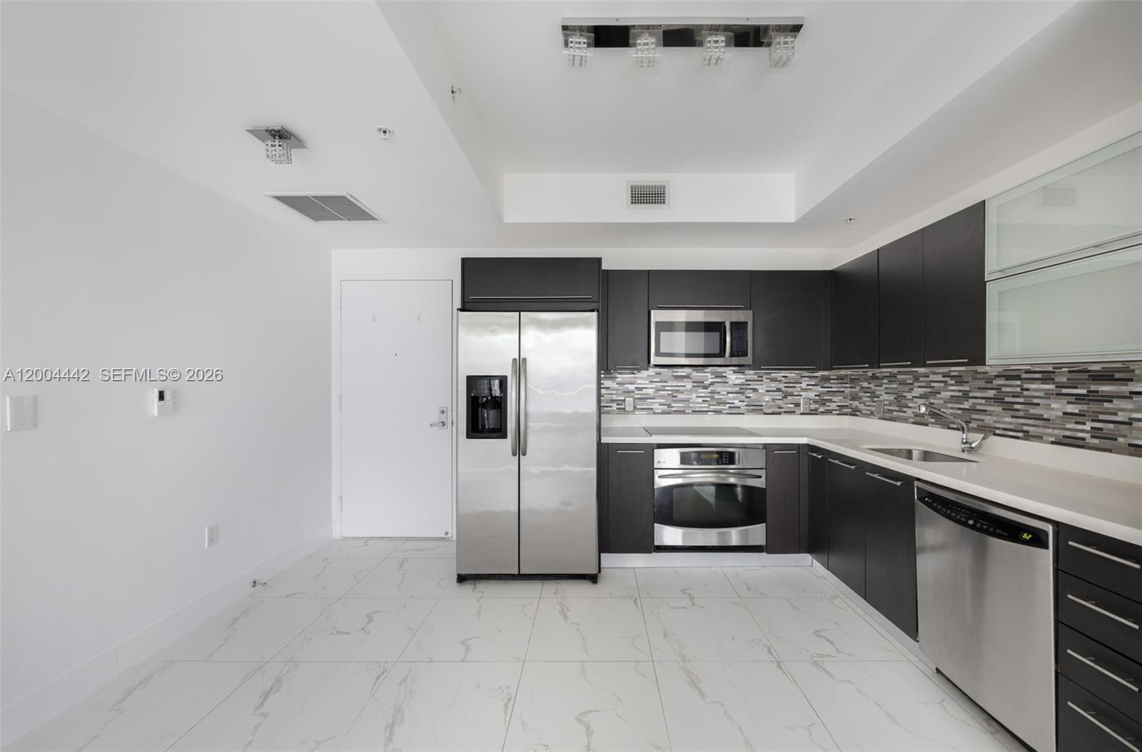 90 SW 3rd St #2602 Miami, FL 33130