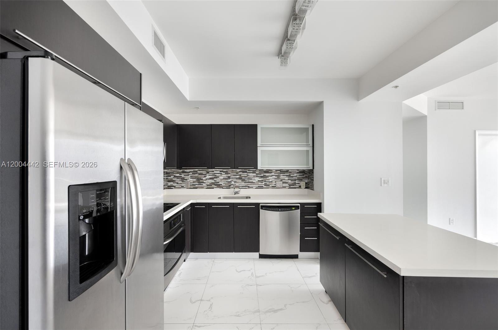 90 SW 3rd St #2602 Miami, FL 33130