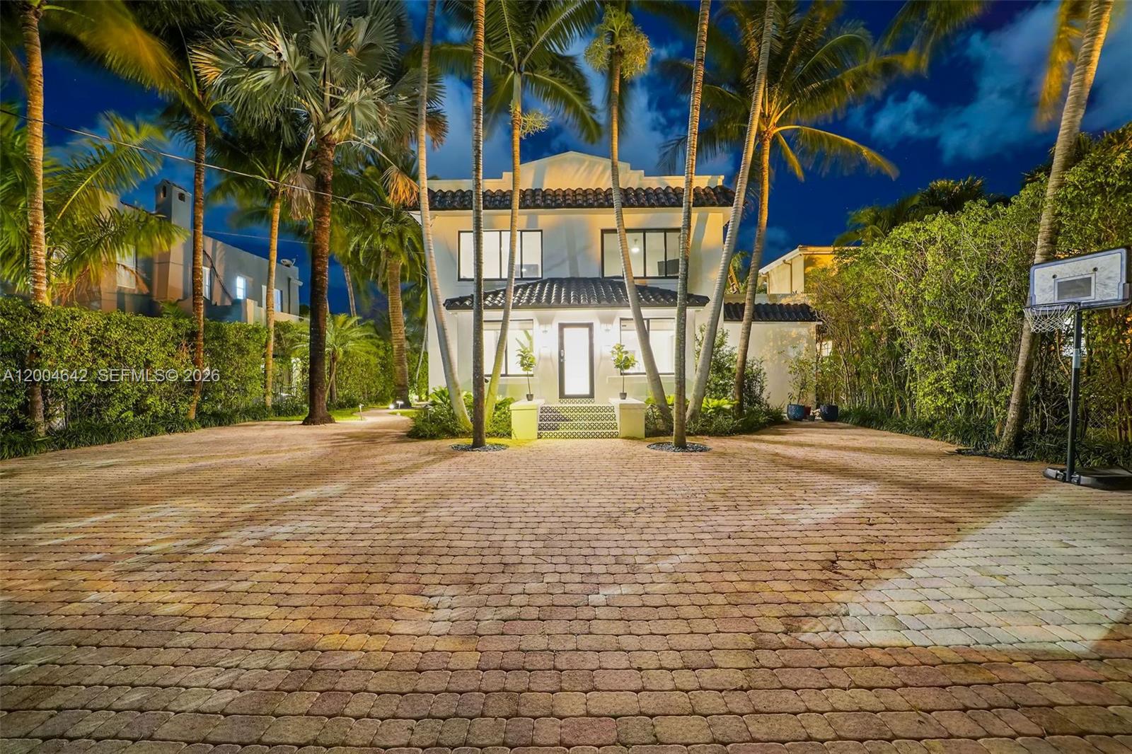 3483 Chase Ave Miami Beach, FL 33140