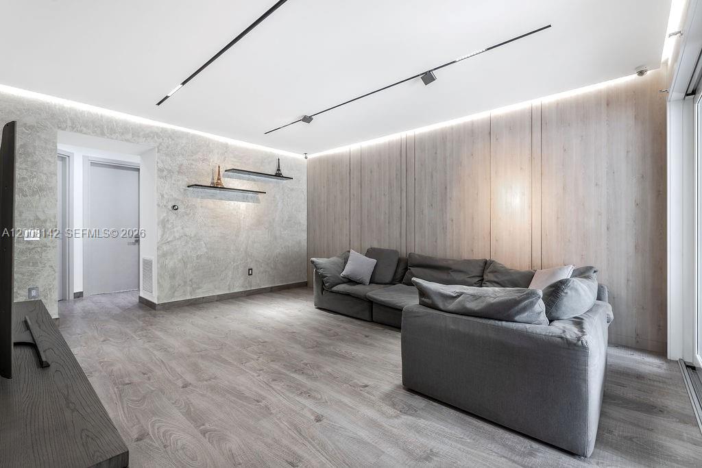 3949 194th Ln Sunny Isles Beach, FL 33160