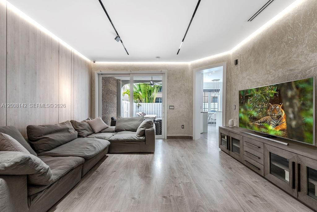 3949 194th Ln Sunny Isles Beach, FL 33160