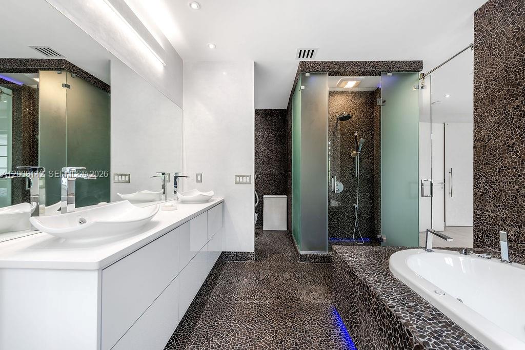 3949 194th Ln Sunny Isles Beach, FL 33160