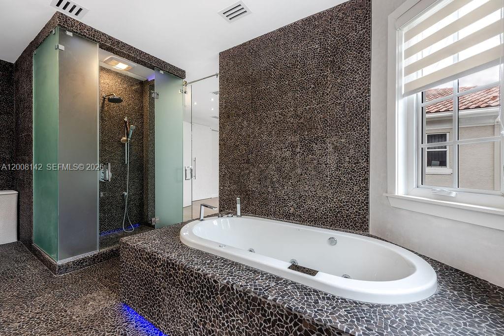 3949 194th Ln Sunny Isles Beach, FL 33160