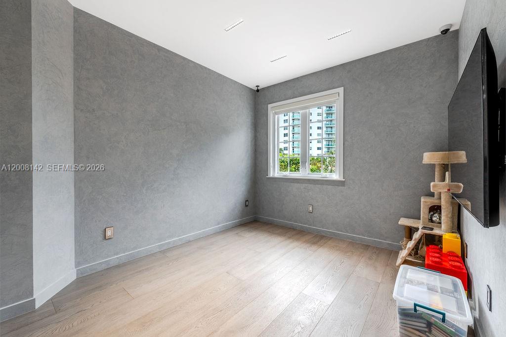 3949 194th Ln Sunny Isles Beach, FL 33160