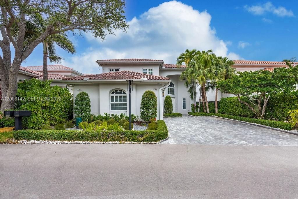 3949 194th Ln Sunny Isles Beach, FL 33160