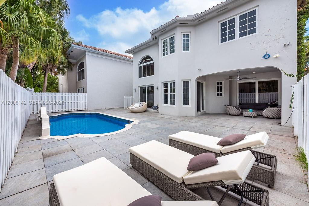 3949 194th Ln Sunny Isles Beach, FL 33160