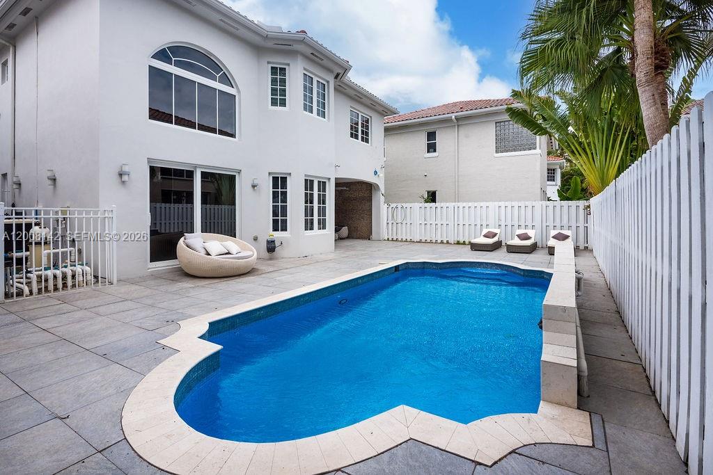 3949 194th Ln Sunny Isles Beach, FL 33160