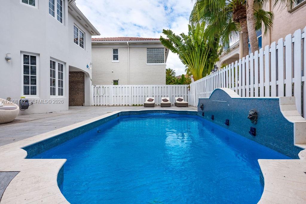 3949 194th Ln Sunny Isles Beach, FL 33160