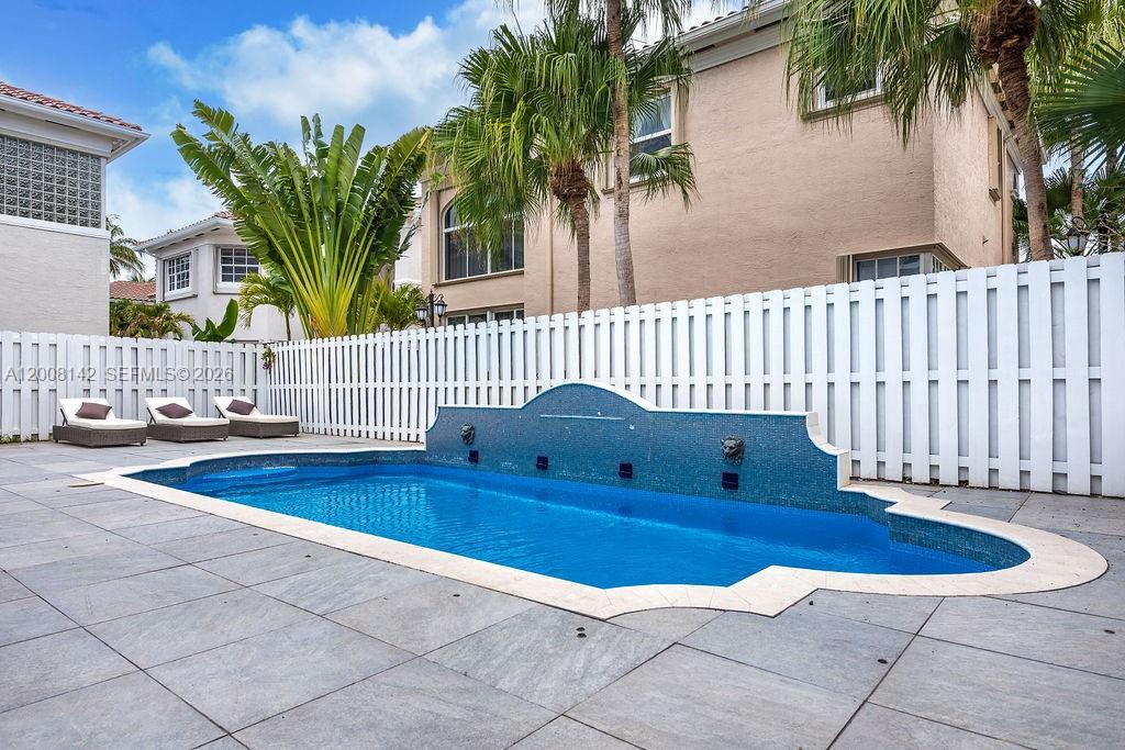 3949 194th Ln Sunny Isles Beach, FL 33160