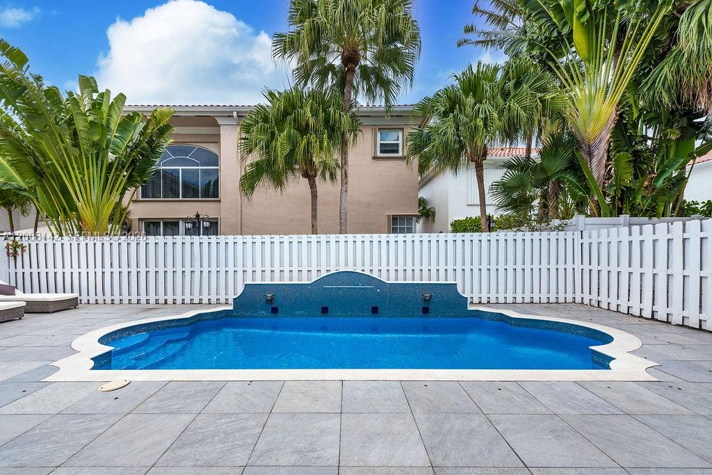 3949 194th Ln Sunny Isles Beach, FL 33160