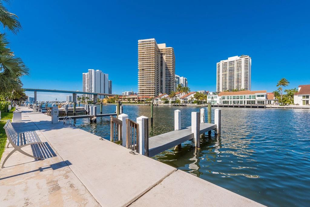 3949 194th Ln Sunny Isles Beach, FL 33160