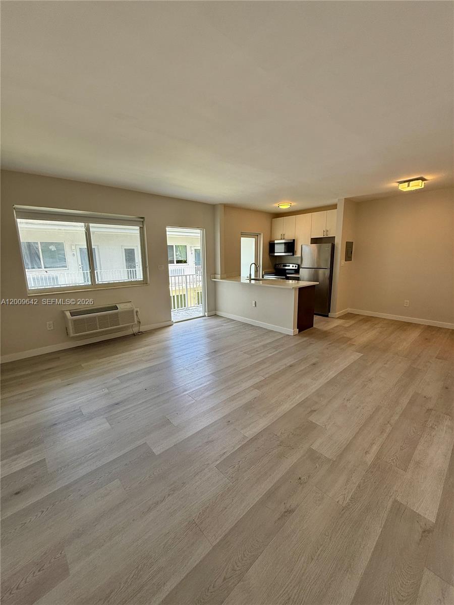 1525 Michigan Ave #8