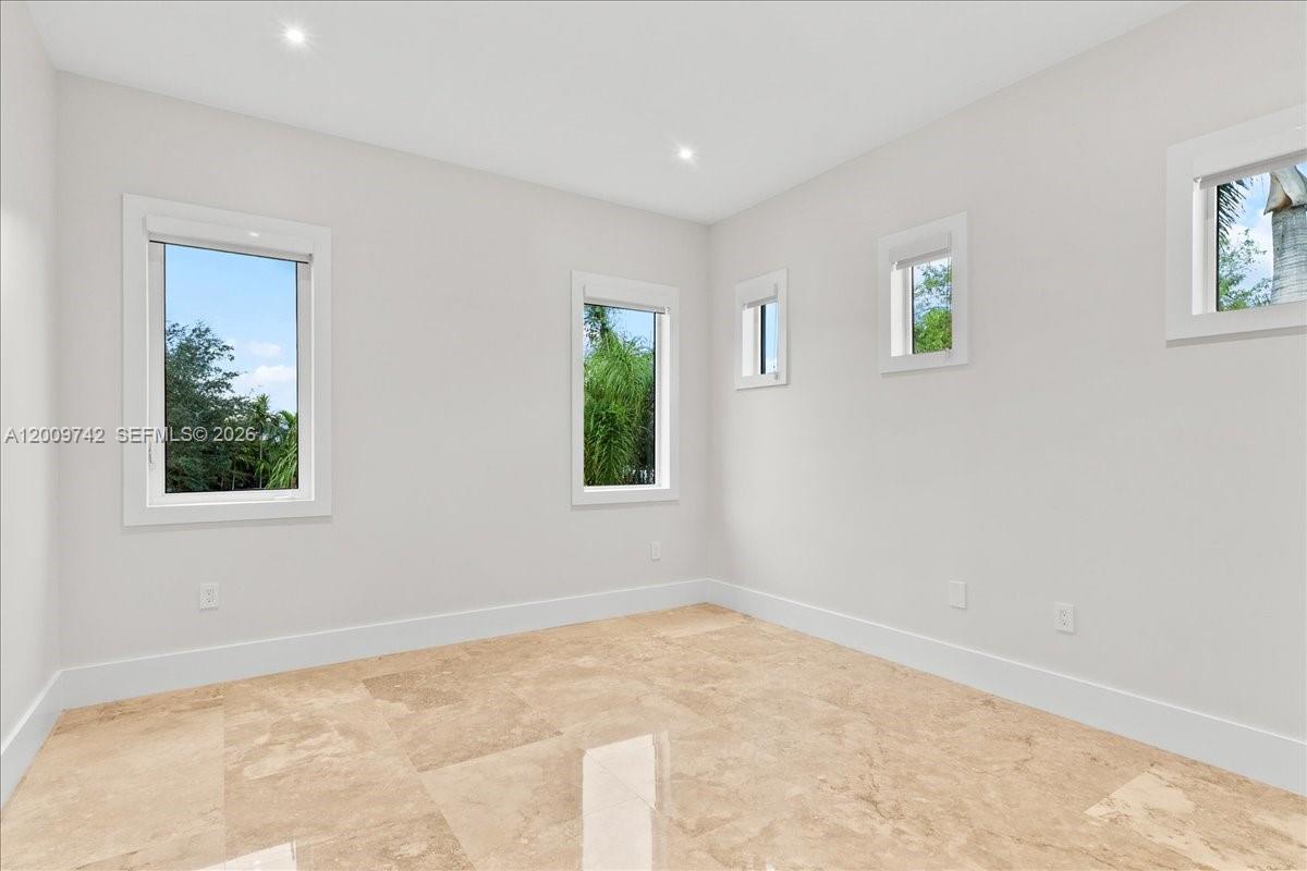 6080 SW 104th St Pinecrest, FL 33156