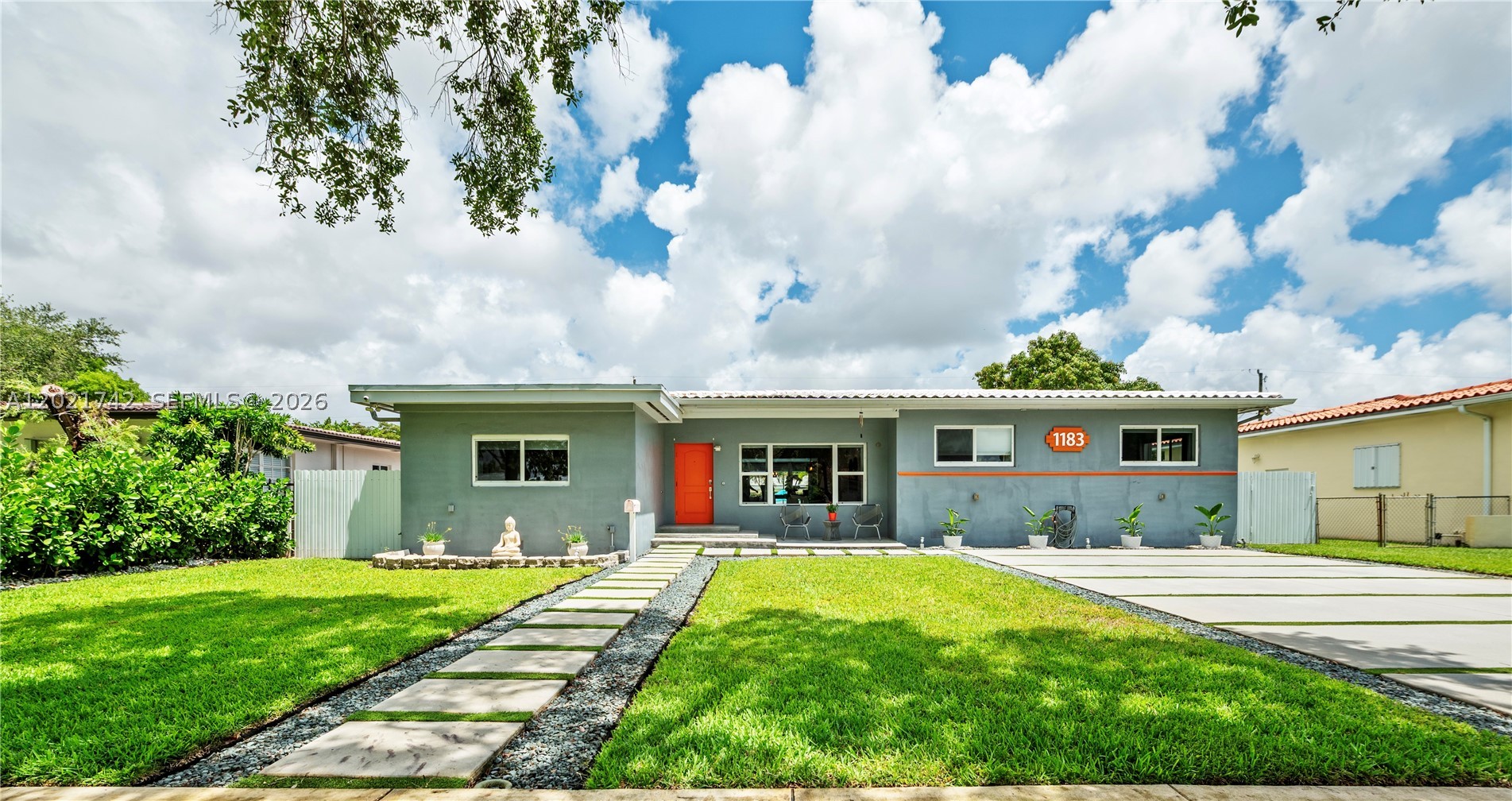 1183 Robin Ave