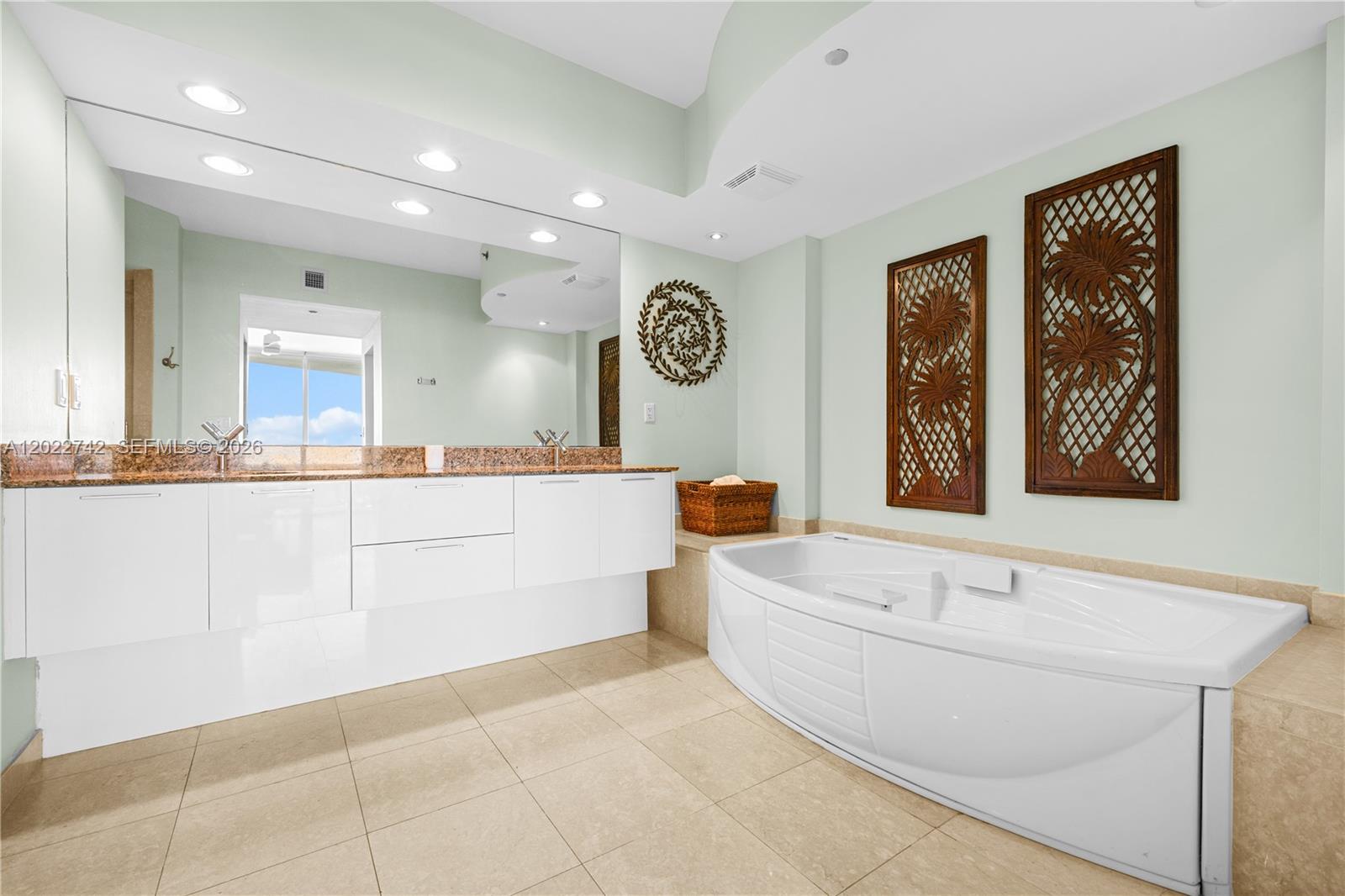 400 Alton Rd #907 Miami Beach, FL 33139